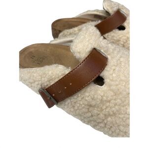 TIMEandTRU cream fuzzy slip on sneaker brn strap // 11